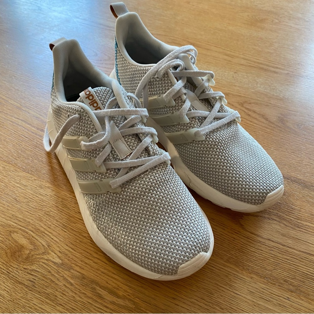 Adidas cloudform sneakers size 10 women, great used condition